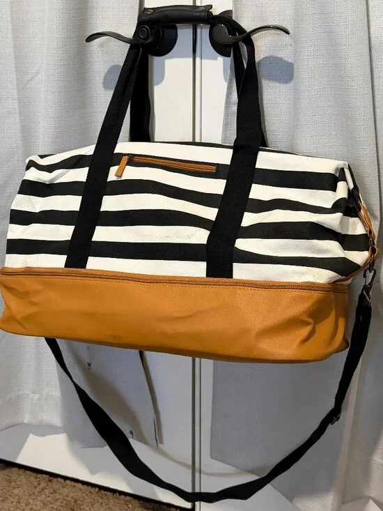 DSW Striped Travel Bag | Large Weekender Tote with Bottom Shoe Pocket - Picture 2 of 9